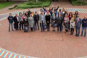 Los rectores que asistieron al reconocimiento aprovecharon la visita para conocer la obra del maestro Carlos Cruz -Diez. Los rectores que asistieron al reconocimiento aprovecharon la visita para conocer la obra del maestro Carlos Cruz -Diez.