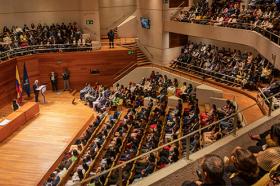 En total 181 personas, recibieron su diploma y formalmente son profesionales. En total 181 personas, recibieron su diploma y formalmente son profesionales.